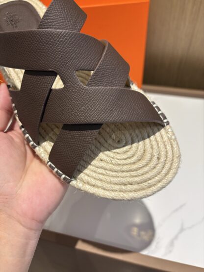 Hermès men's versatile, comfortable, non-slip dark brown casual slippers - Image 7