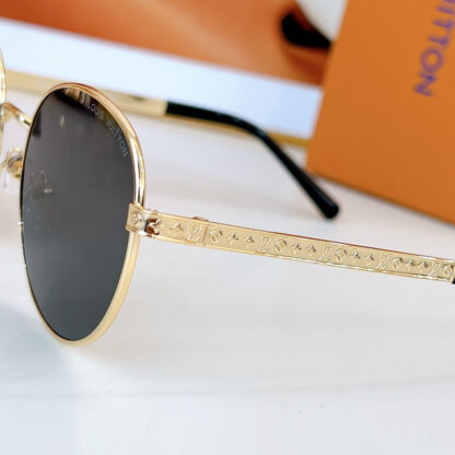 LOUIS VUITTON Fashion Sunglasses - Image 8
