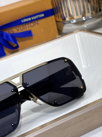 LOUIS VUITTON Fashion Sunglasses - Image 8