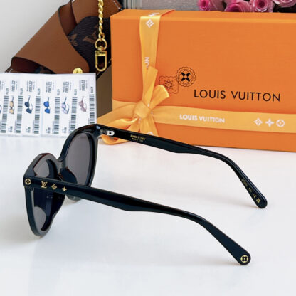 LOUIS VUITTON Fashion Sunglasses - Image 8