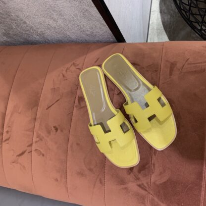 Hermès yellow lychee pattern handmade flat slippers - Image 7