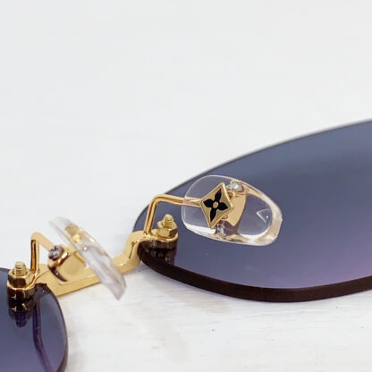 LOUIS VUITTON Fashion Sunglasses - Image 8