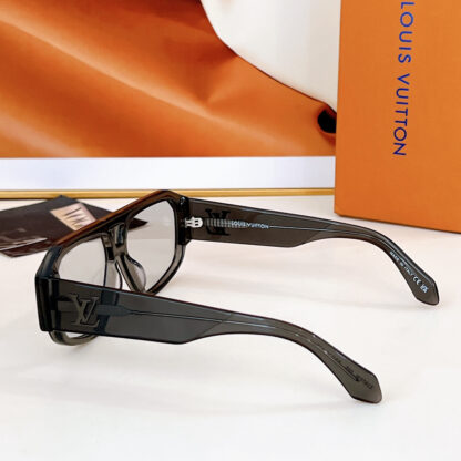 LOUIS VUITTON Fashion Sunglasses - Image 8