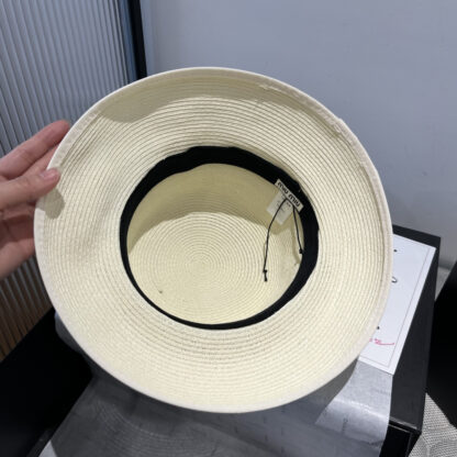 Miu Miu elegant raffia hat - Image 8