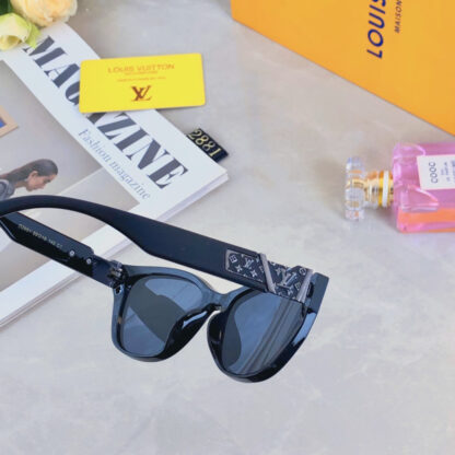LOUIS VUITTON Fashion Sunglasses - Image 8