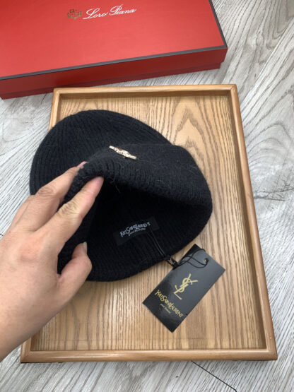 Yves Saint Laurent fine wool knitted hat - Image 7