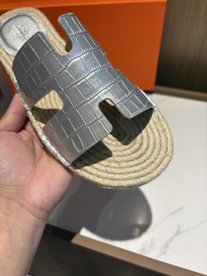 Hermes silver comfortable all-match non-slip breathable casual slippers - Image 7