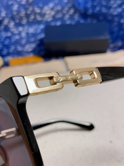 LOUIS VUITTON Fashion Sunglasses - Image 8