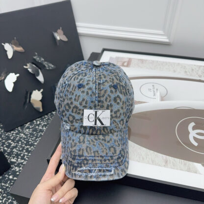 Calvin Kleinf leopard print baseball cap - Image 7
