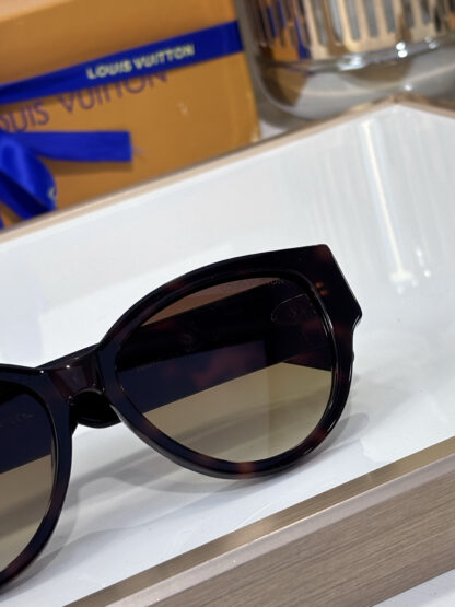 LOUIS VUITTON Fashion Sunglasses - Image 8