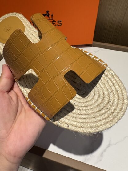 Hermes big yellow comfortable all-match non-slip breathable casual slippers - Image 7