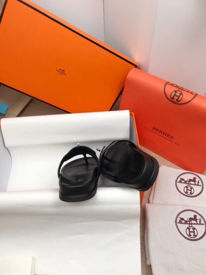 Hermès Spring and Summer New Comfortable Black Silver Buckle Slippers - Image 7
