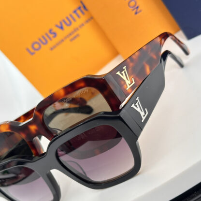 LOUIS VUITTON Fashion Sunglasses - Image 8