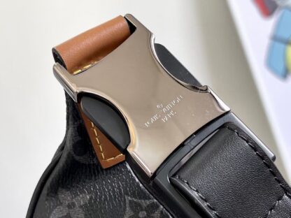 Louis Vuitton M45220 Discovery Waist Bag - Image 7