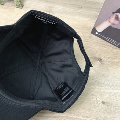 Balenciaga classic lettering embroidered baseball cap - Image 7