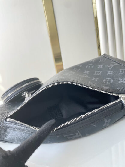 Louis Vuitton TAIIGA black flower shoulder bag - Image 7