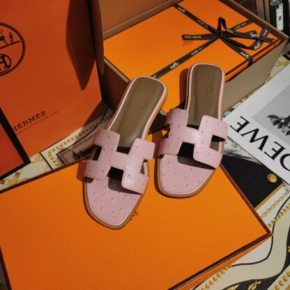 Hermès pink ostrich pattern handmade leather slippers - Image 7