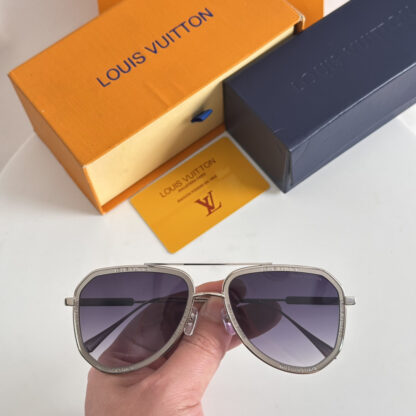 LOUIS VUITTON Fashion Sunglasses - Image 8