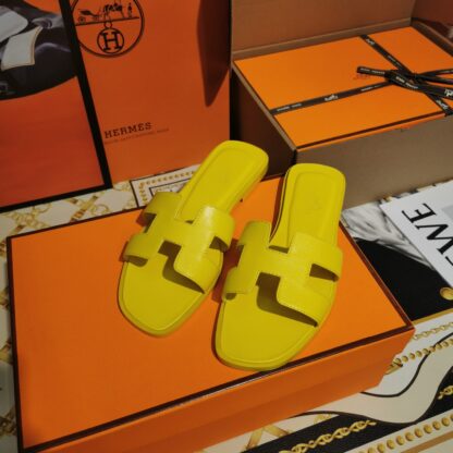 Hermès yellow handmade slippers - Image 7