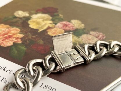 Chanel exquisite quartz watch - Image 8