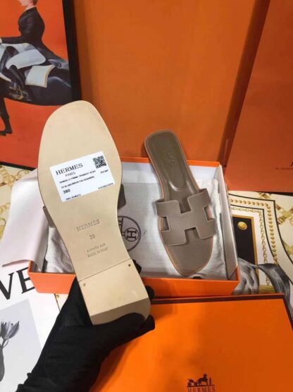 Hermès Grey Apricot Palm Pattern Cowhide Handmade Slippers - Image 7