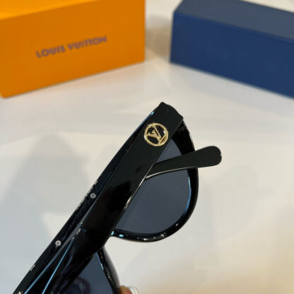 LOUIS VUITTON Fashion Sunglasses - Image 8