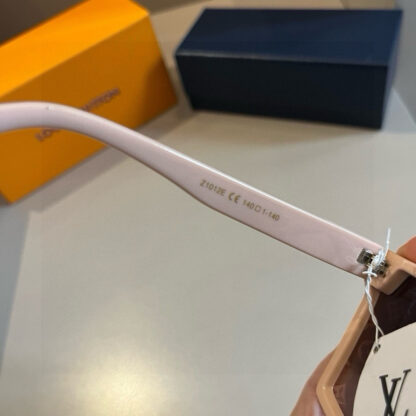 LOUIS VUITTON Fashion Sunglasses - Image 8