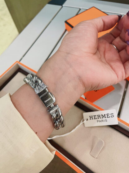 Hermes Simple Diamond Quartz Watch - Image 6