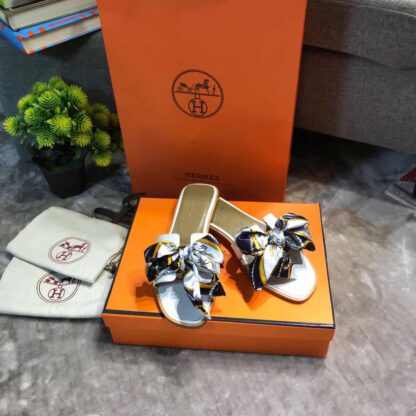 Hermès palm print white leather handmade slippers - Image 7