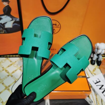 Hermès Bamboo Green Palm Pattern Handmade Slippers - Image 5