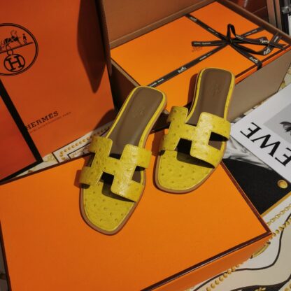Hermès yellow ostrich pattern leather handmade slippers - Image 7