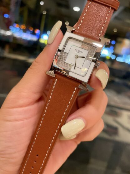 Hermes stylish and elegant diamond watch - Image 7