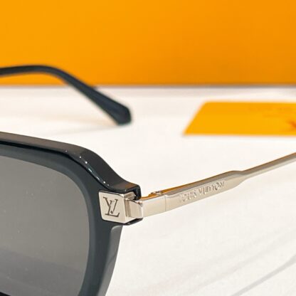 LOUIS VUITTON Fashion Sunglasses - Image 8