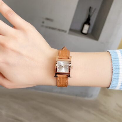 Hermes mother-of-pearl dial and diamond-set quartz watch - Image 7