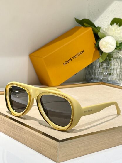 LOUIS VUITTON Fashion Sunglasses - Image 8