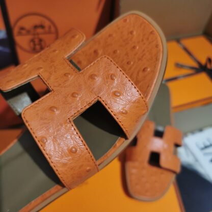 Hermès orange ostrich leather handmade slippers - Image 7