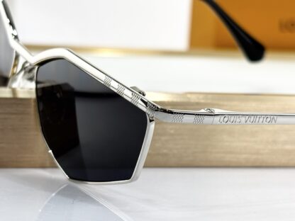 LOUIS VUITTON Fashion Sunglasses - Image 8