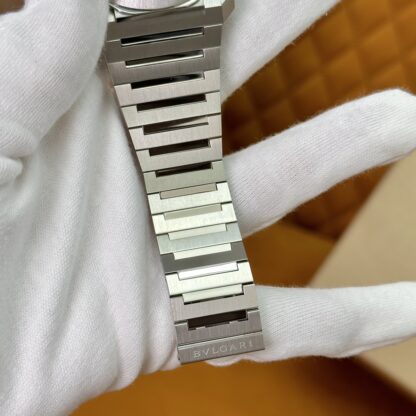 Bulgari shines with lightweight, comfortable and ultra-thin watches - Image 4