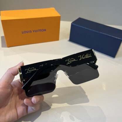 LOUIS VUITTON Fashion Sunglasses - Image 8