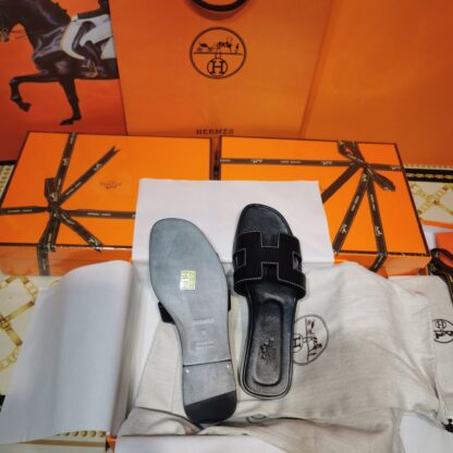Hermès black handmade slippers - Image 7