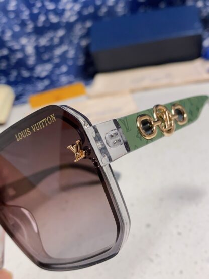 LOUIS VUITTON Fashion Sunglasses - Image 8