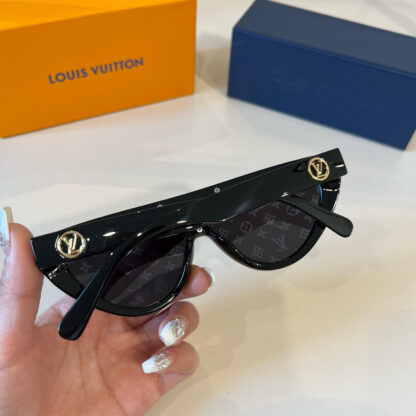 LOUIS VUITTON Fashion Sunglasses - Image 8