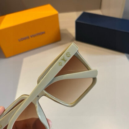 LOUIS VUITTON Fashion Sunglasses - Image 8