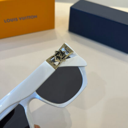 LOUIS VUITTON Fashion Sunglasses - Image 8