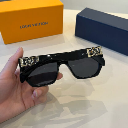 LOUIS VUITTON Fashion Sunglasses - Image 9