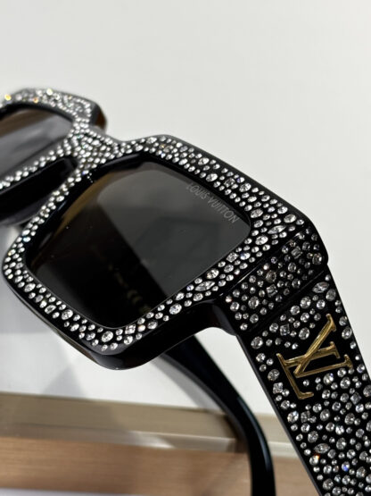 LOUIS VUITTON Fashion Sunglasses - Image 8
