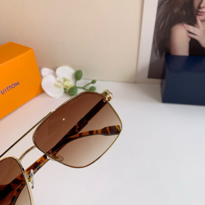 LOUIS VUITTON Fashion Sunglasses - Image 9
