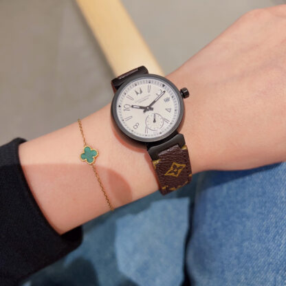 Louis Vuitton simple and elegant watch - Image 7
