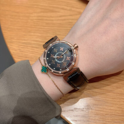 Louis Vuitton two-hand women's super popular watch - Image 7