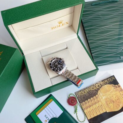 Rolex Submariner Green mechanical watch with a 39mm diameter and a black dial - Image 5